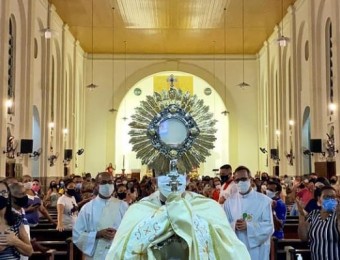 Adoração ao Santíssimo